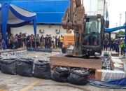 Jutaan Batang Rokok dan Ribuan Barang Ilegal Dimusnahkan Bea Cukai Palembang 