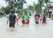 Bupati Sergai Kembali Terobos Banjir Temui Korban di Posko Pengungsian