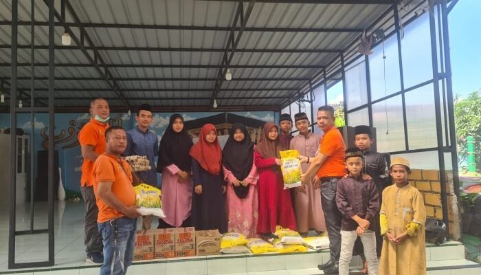 HUT ke-6 Pewarta.co, Chairum Lubis Berbagi Sembako di Ponpes Tahfidz As-Sairun