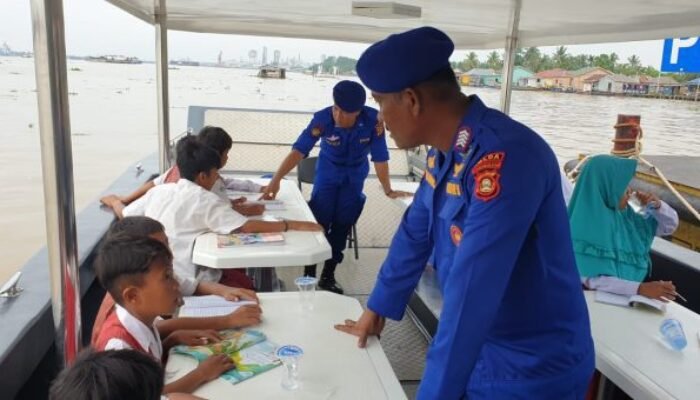 Ditpolairud Polda Sumsel Sulap Kapal Jadi Perpustakaan Terapung 