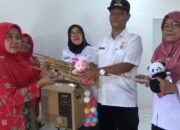 Lurah Denai Serahkan Perlengkapan Mengajar PAUD Harapan Bunda