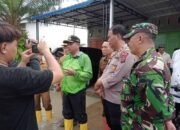 Sembari Naik Motor Trail, Bupati Sergai Tinjau Posko dan Beri Bantuan Untuk Korban Banjir