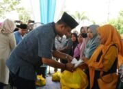 Plt Bupati Langkat Serahkan 150 Paket Sembako untuk Guru Ngaji se Teluk Aru