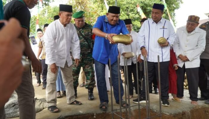 Syah Afandin Letakkan Batu Pertama Pembangunan Masjid Raya di Salapian