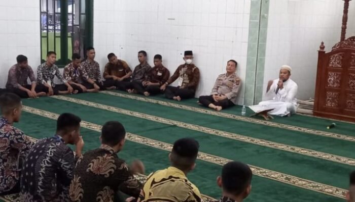 Personel Polrestabes Medan Ikuti Giat Binrohtal di Masjid Nurul Falah 