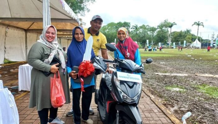 Niat Hanya Olahraga, Nek Harni Dapat Motor Lucky Draw HUT ke-47 Inalum