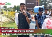 Massa Aksi Hadiahi DPRD Batu Bara Keranda Mayat, Singgung Soal Ka BPKAD