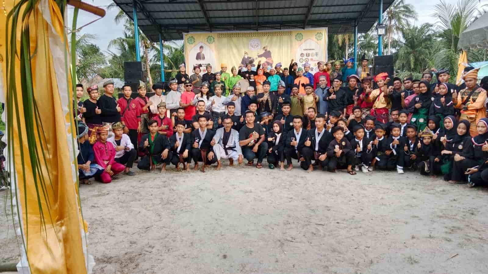 Foto bersama beberapa Perguruan Pencak Silat. (Foto Arif).