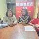 Irma Sari bersama Mariana dan putrinya AH didampingi Briptu Rhomaito saat melakukan perdamaian di Polsek Indrapura, Polres Batu Bara. (Foto: Humas)