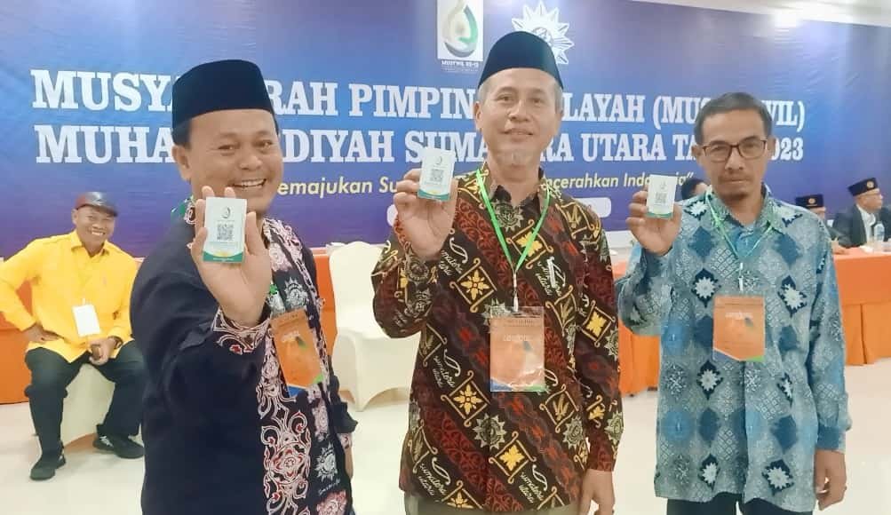 Peserta Muspimwil Muhammadiyah asal PDM Batu Bara saat hendak melakukan e-voting di Aula Hotel Mutiara, Kota Padang Sidimpuan. (Foto: Sholeh Pelka)