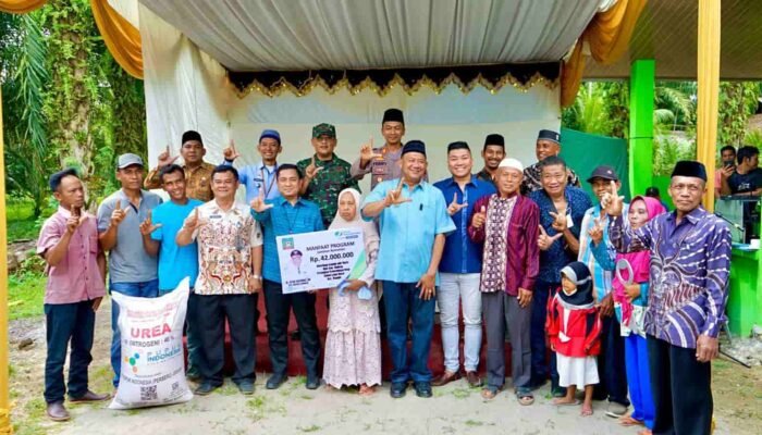 Plt Bupati Langkat Syah Afandin Berbagi Berbagai Bantuan Saat Resmikan Masjid Al Falah di Wampu