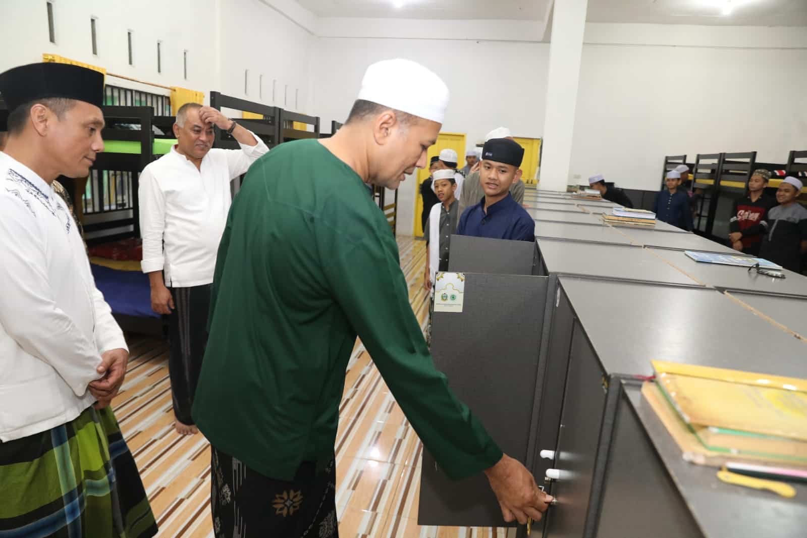 Wakil Gubernur (Wagub) Sumatera Utara (Sumut) Musa Rajekshah mengunjungi Pondok Pesantren (Ponpes) Al-Bi’tsatul Islamiyah di Desa Parmompang, Kecamatan Panyabungan Timur, Madina, Jumat (242). (Foto Tim)