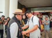 Bobby Nasution Ulosi Kang Emil di Balai Kota Medan