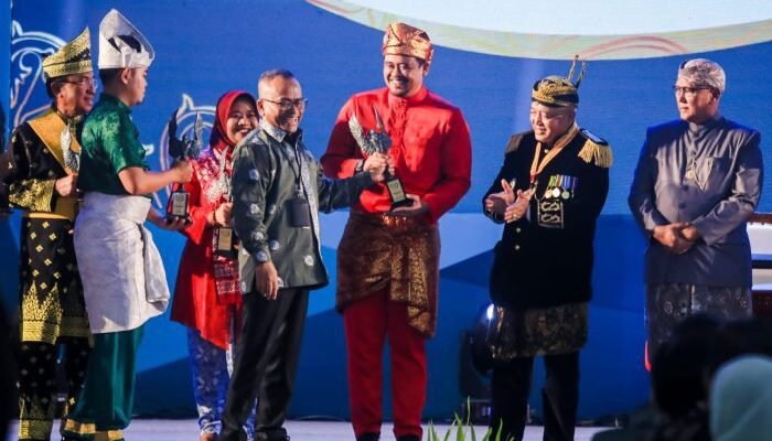 Bobby Nasution Raih Anugerah Kebudayaan PWI Pusat 2023