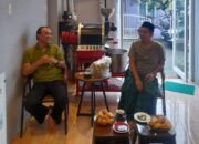 KH Fikri Haikal Zainuddin MZ Nikmati Sanger Arabica Deli di Muda Kopi