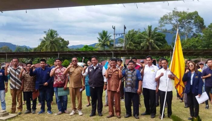 Bupati Dairi Eddy Keleng Lantik Karang Taruna Desa Sumbari