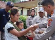 Kombes Pol Valentino Alfa Kunjungi Anak Penderita Stunting di Polsek Kutalimbaru