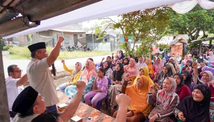 DPD Partai Gerindra Sumut Bagikan Sembako dan Bibit Pohon di Binjai Langkat