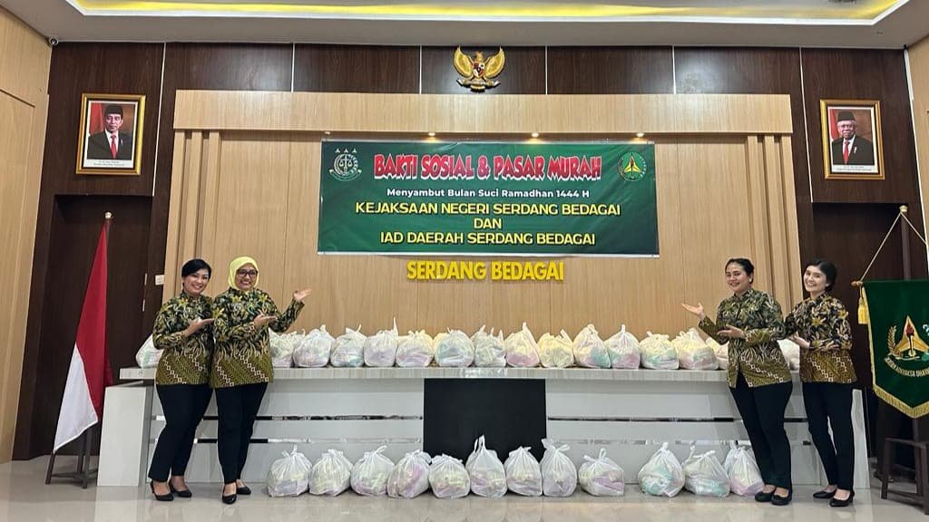 Kejari Sergai gelar Pasar Murah di lingkungan Kantor Kejari Sergai, Selasa (21/3/2023). (Foto : ist).