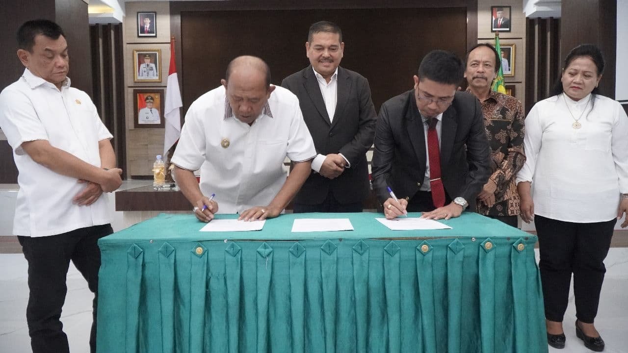 Plt Bupati Syah Afandin saat tandatangan Berita Cara Kerjasama, Rabu (08/03/2023). (Foto : ist).