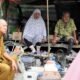 Plt Syah Afandin saat tinjau bedah rumah. (Foto : ist).