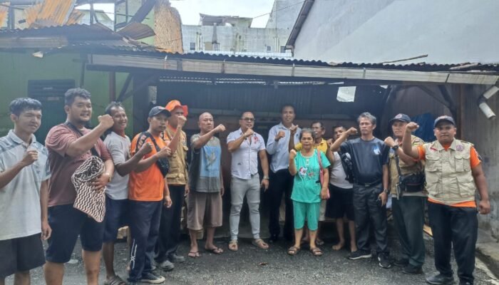 Renville Napitupulu Kunjungi dan Bantu Korban Kebakaran di Medan Petisah