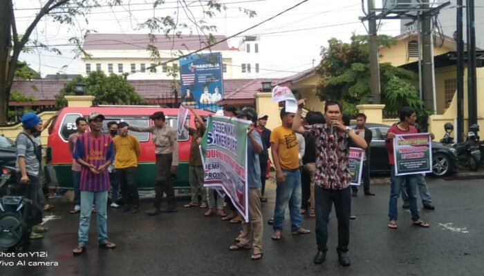 LSM Gembira Bersama Mahasiswa Demo Dinas Bina Marga Sumut