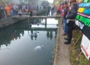 Polsek Kemuning Evakuasi Mayat di Anak Sungai Bayas 20 Ilir