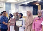 dr Ainul Rahman Beri Penghargaan IPK Tertinggi ke Mahasiswa Fakultas Kesehatan&nbsp;