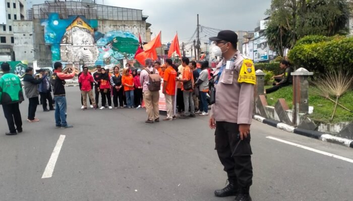 Polrestabes Medan Kawal Unjuk Rasa Partai Buruh Sumut 