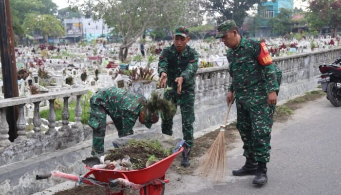Personel TNI Kerja Bakti Menyambut Bulan Suci Ramadhan di Binjai Selatan