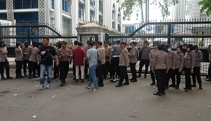 Polisi Kawal Demo KSPSI di DPRD Sumut&nbsp;