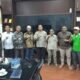 Teks foto : Kapolres Sergai AKBP.Dr. Ali Machfud SIK,MIK berikan arahan kepada perwakilan kelompok 80 di ruang kerjanya , Kamis (16/3/2023)