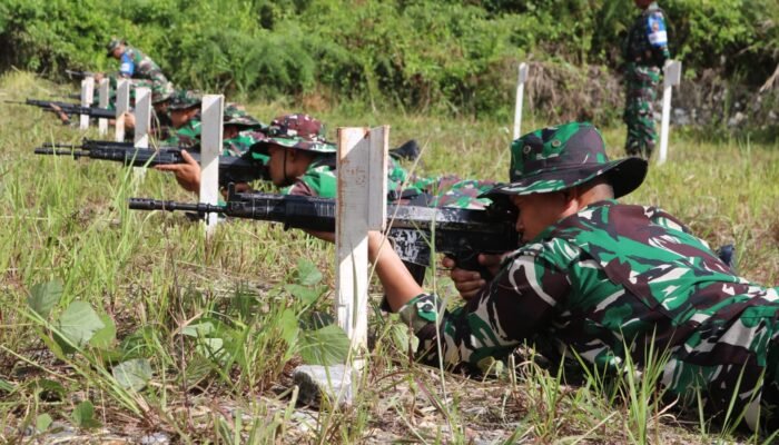 Dandim 0309/Solok Pimpin Langsung Latihan Menembak Personilnya