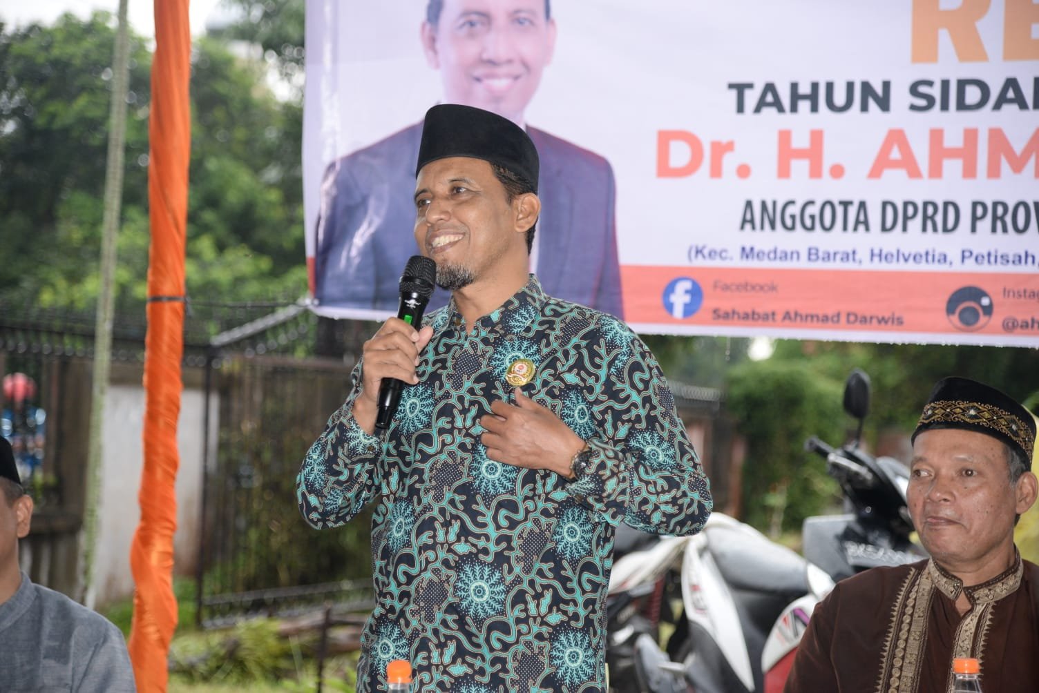 Anggota DPRD Sumut Ahmad Darwis saat reses di Medan Tuntungan terima keluhan warga, Jumat (10/3/2023). (Foto: ist).