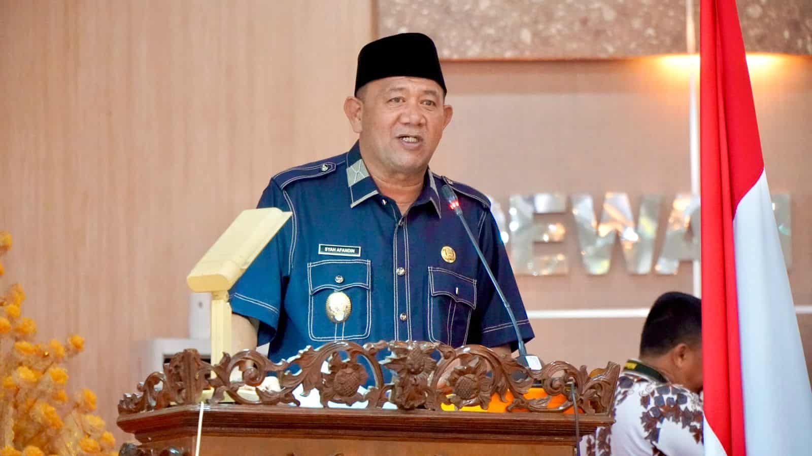 Plt Bupati Langkat Syah Afandin saat pidato beri jawaban atas pandangan Fraksi DPRD Langkat, Kamis (27/2023). (Foto : ist).