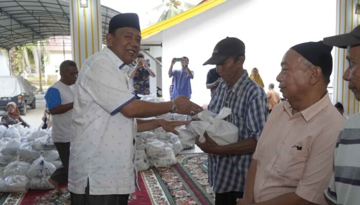 Plt Bupati Langkat Peduli Kaum Dhuafa dengan Beri Bantuan 500 Paket Sembako