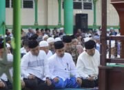 Syah Afandin Sholat Ied di Masjid Raya Brandan dan Minta Didoakan Agar Tetap Amanah