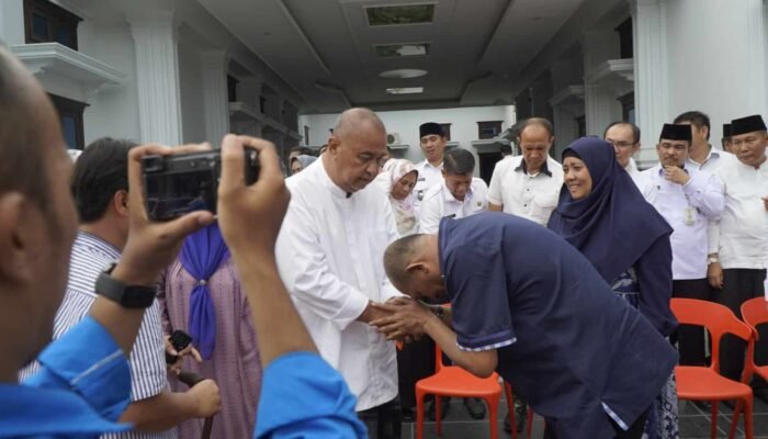 Syah Afandin dan Jajaran Kepala SKPD Pemkab Langkat Kunjungi Kediaman H Ngogesa Sitepu