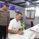 Wakil Gubernur (Wagub) Sumatera Utara (Sumut) Musa Rajekshah meninjau arus mudik Lebaran di Pos Terpadu Mudik Idulfitri di Bandara Kualanamu, Kamis (20/4/2023). (Foto : dok. Pemprov Sumut).