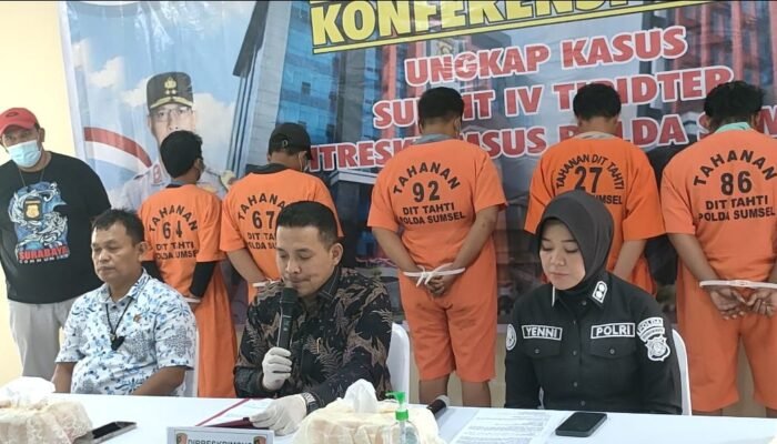 Polda Sumsel Gerebek 2 Gudang Pengoplos Minyak Ilegal Beromzet Miliaran Rupiah