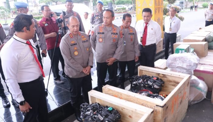 Polrestabes Palembang Gagalkan Penyelundupan 4 Mesin Harley Davidson dan 18 Barang Ilegal