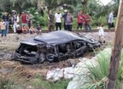 Satu Unit Mobil Ditabrak Kereta Api di Perlintasan Pasar Baru Sei Tualang Raso