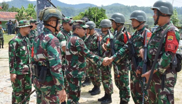 Pangdam I/BB Tinjau Latihan Perang Hutan Yonif 122/TS