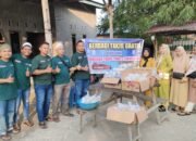 Driver Anugerah Trans Baksos Bagi Takjil Gratis ke Pengguna Jalan