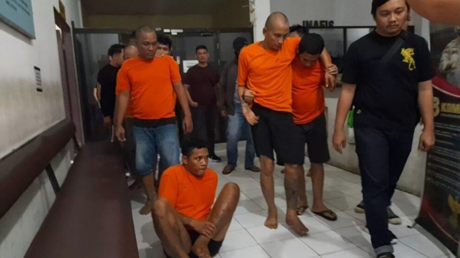Komplotan pelaku kejahatan saat di gelandang Sat Reskrim Polrestabes Medan, Selasa (25/4/2023). (Foto : Ist).