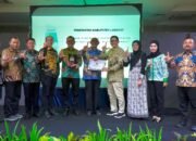 Syah Afandin Terima Penghargaan ASN BerAKHLAK