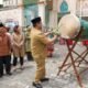 Keterangan foto : Bupati Dairi Eddy Berutu saat membuka MTQ dengan sitandai pemukulan bedug, Senin (15/5/2023). (Foto : Sondang).