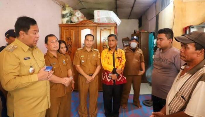 Pemkab Dairi Serahkan Santunan Kepada Keluarga Korban Tersambar Petir