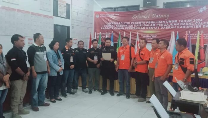 Partai Buruh dan Partai Ummat Dairi Serahkan Berkas Bacaleg Dipenghujung Jadwal Pendaftaran